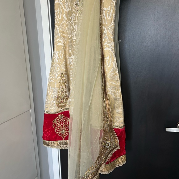 Indian / Punjabi suit - Picture 7 of 10